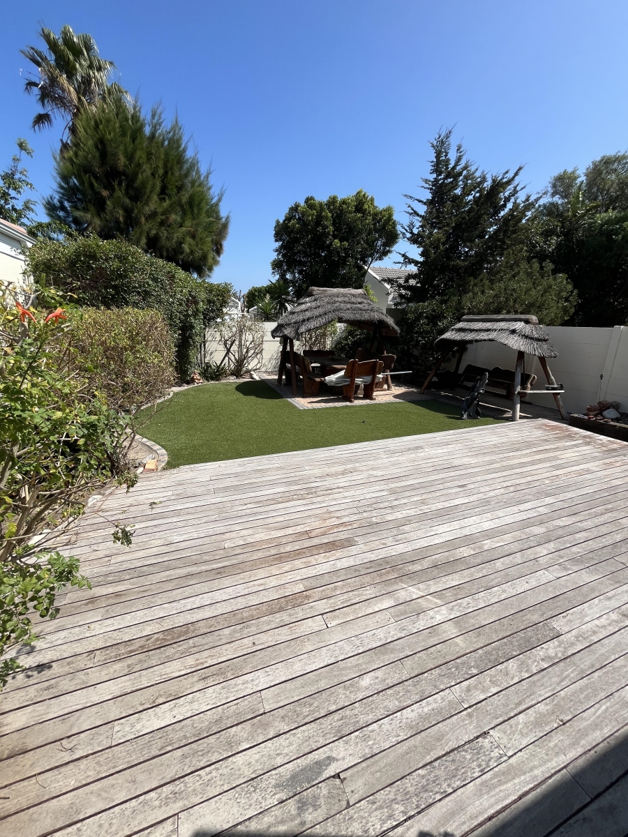 4 Bedroom Property for Sale in Sunningdale Western Cape